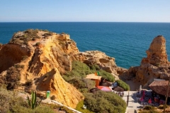 Eén van de vele plaatsen waar touristen komen in de Algarve.