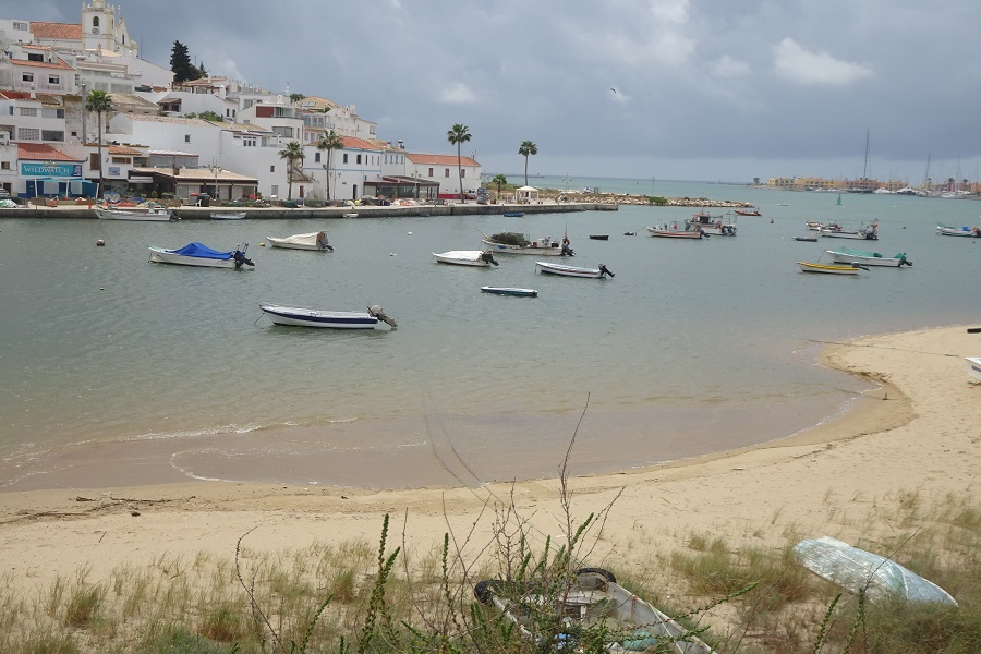 Algarve, Portugal Holiday omgeving met Ferragudo als hoogtepunt. Rommelmarkt op de zondag ochtend.