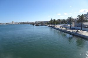 Rivier de Arade waarop uw vakantieappartement Vila Arade uitkijkt.